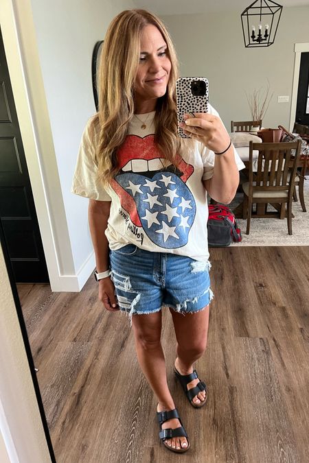 #ootd holiday weekend shorts 4th of July casual 

#LTKfit #LTKSeasonal #LTKstyletip