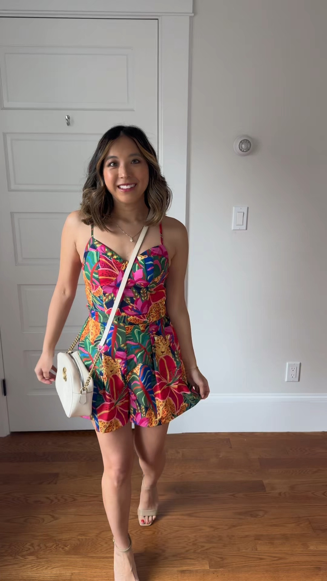 All the vacation vibes with this fun bright romper 🌴🍹🦜

#romper #springoutfitinspo 