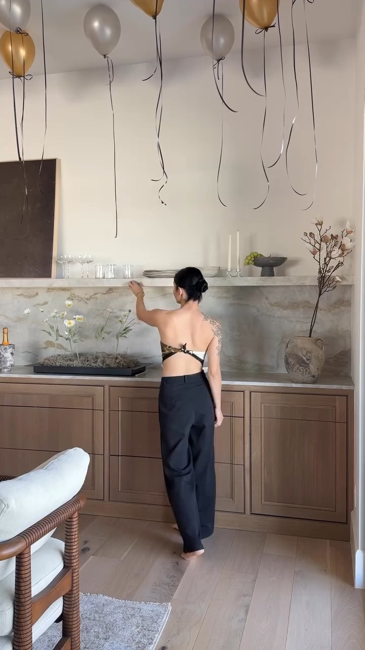 last year this time we didn’t even have a dining table, and the whole dining room was pretty empty up until a couple months ago.

We’ll actually be out of town for New Year’s Eve (going somewhere more quiet for our dog)..

but I couldn’t resists creating a NYE inspired tablescape in my favorite room in the house 🤍🖤✨