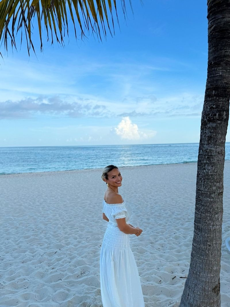 72 hours well spent 🇧🇸🌺

Wearing @revolve 

 