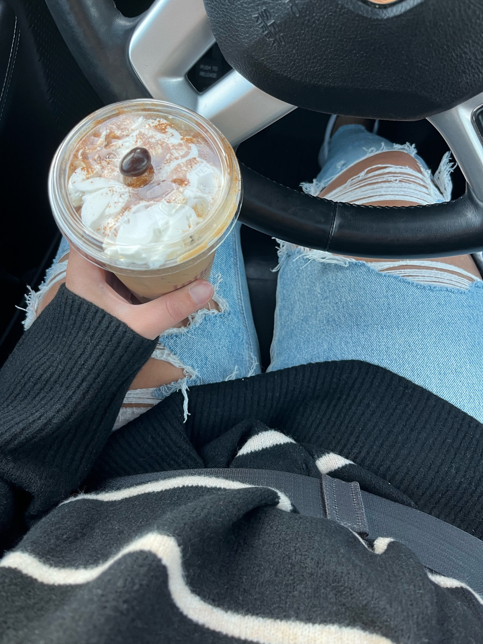 Happy Friday! 

Mom jeans, an oversized cozy sweater, & iced coffee🥰 

#momjeans #sweater #coffee #sale #AmericanEagleSale #AerieSale #fallclothing

#LTKsalealert #LTKSale #LTKGiftGuide