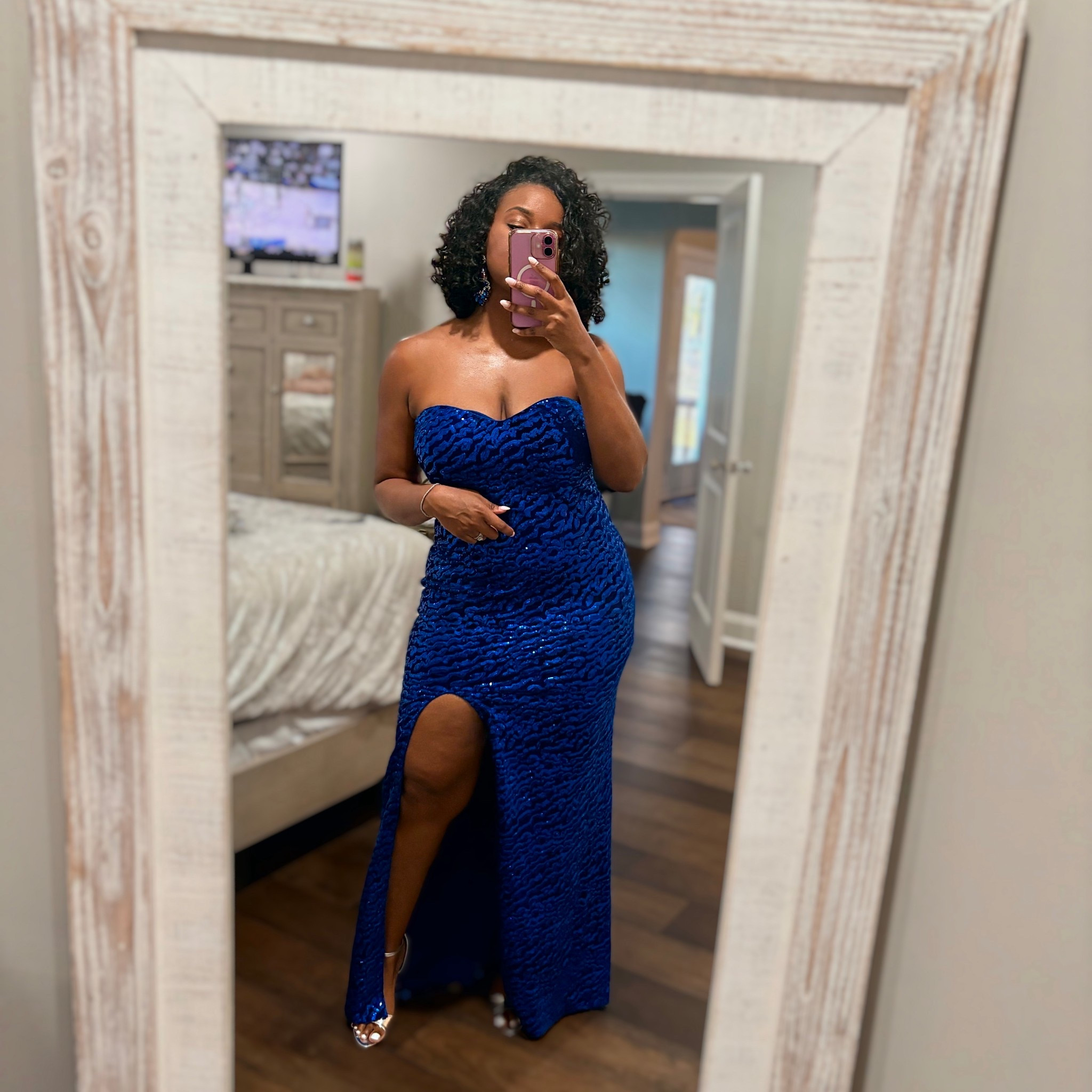 Royal Holiday dress = holiday main character energy 👑✨
#HolidayStyle #RoyalLook #LTKHoliday #HolidayDress #FestiveFashion


#LTKootd #LTKHoliday #LTKWedding