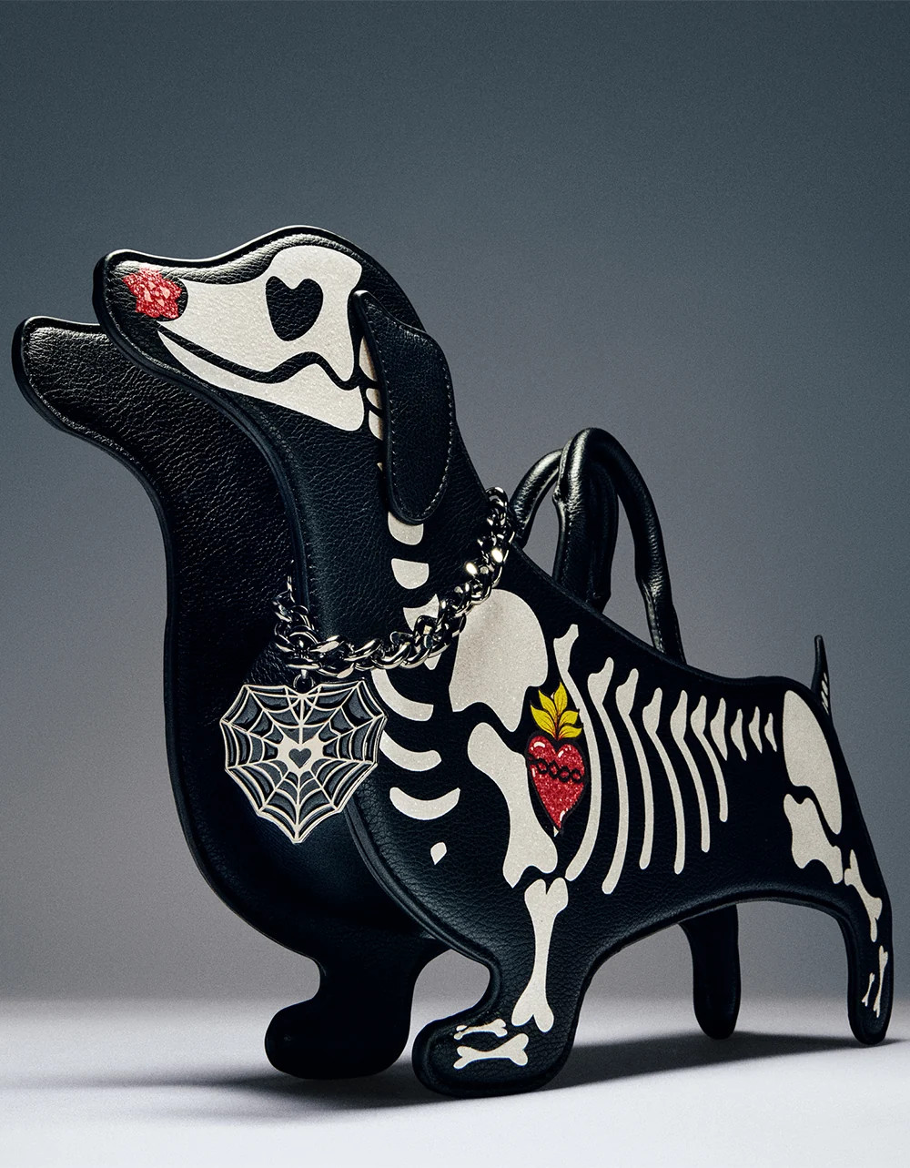 WEENIE & THE BEAST BLACK\WHITE | HALLOWEEN SKELETON DACHSHUND CROSSBODY HANDBAG | Betsey Johnson