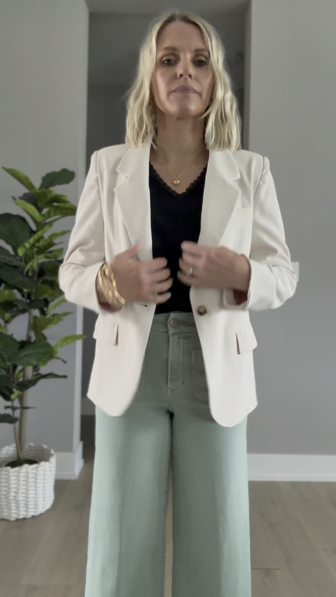 The  Honor Blazer from the DEAR JOHN x KATIE HALLER capsule wardrobe collection is one of my favorite pieces because it’s an elevated layer you will own for years to come! I love the pink striped lining!
✨Use code: DJXKATIE20 at @dearjohndenim 

#LTKWorkwear #LTKOver40 #LTKPetite