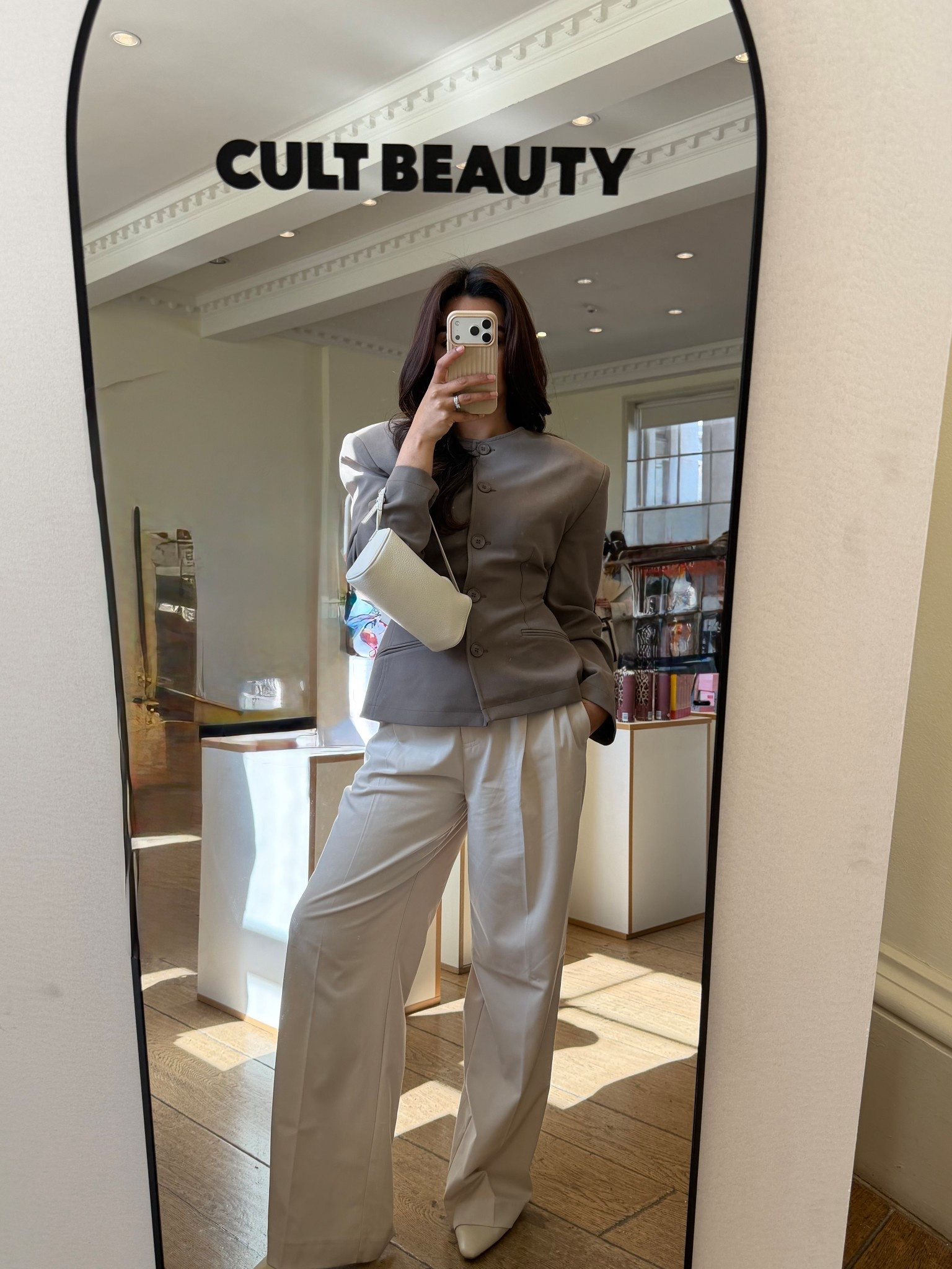 Me & anything with shoulder pads 🤝
Blazer - ASOS ( I’ve also linked other items I like with shoulder pads) 
Trousers - H&M 
Bag - Amazon


#LTKspring #LTKuk #LTKsummer