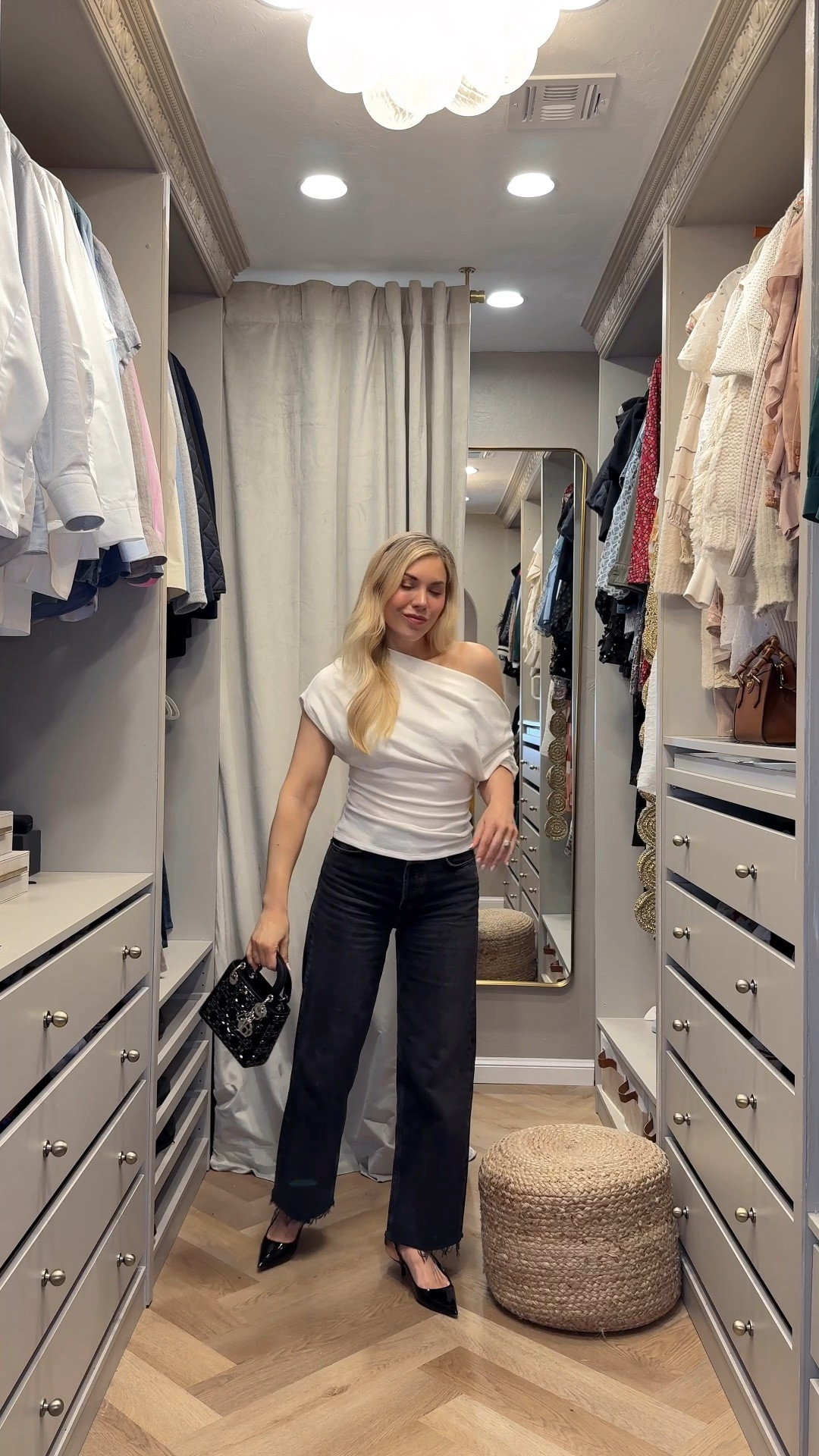 Such a cute top and love the fit of these jeans

#LTKSaleAlert