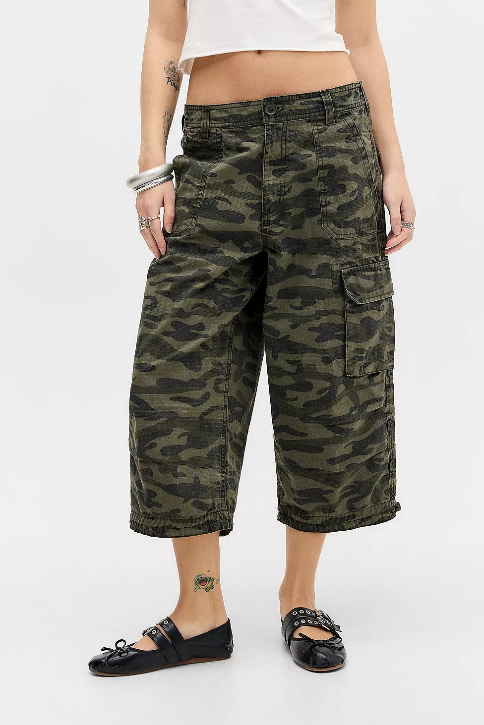 BDG Sydney Slim Crop Trousers | Urban Outfitters UK