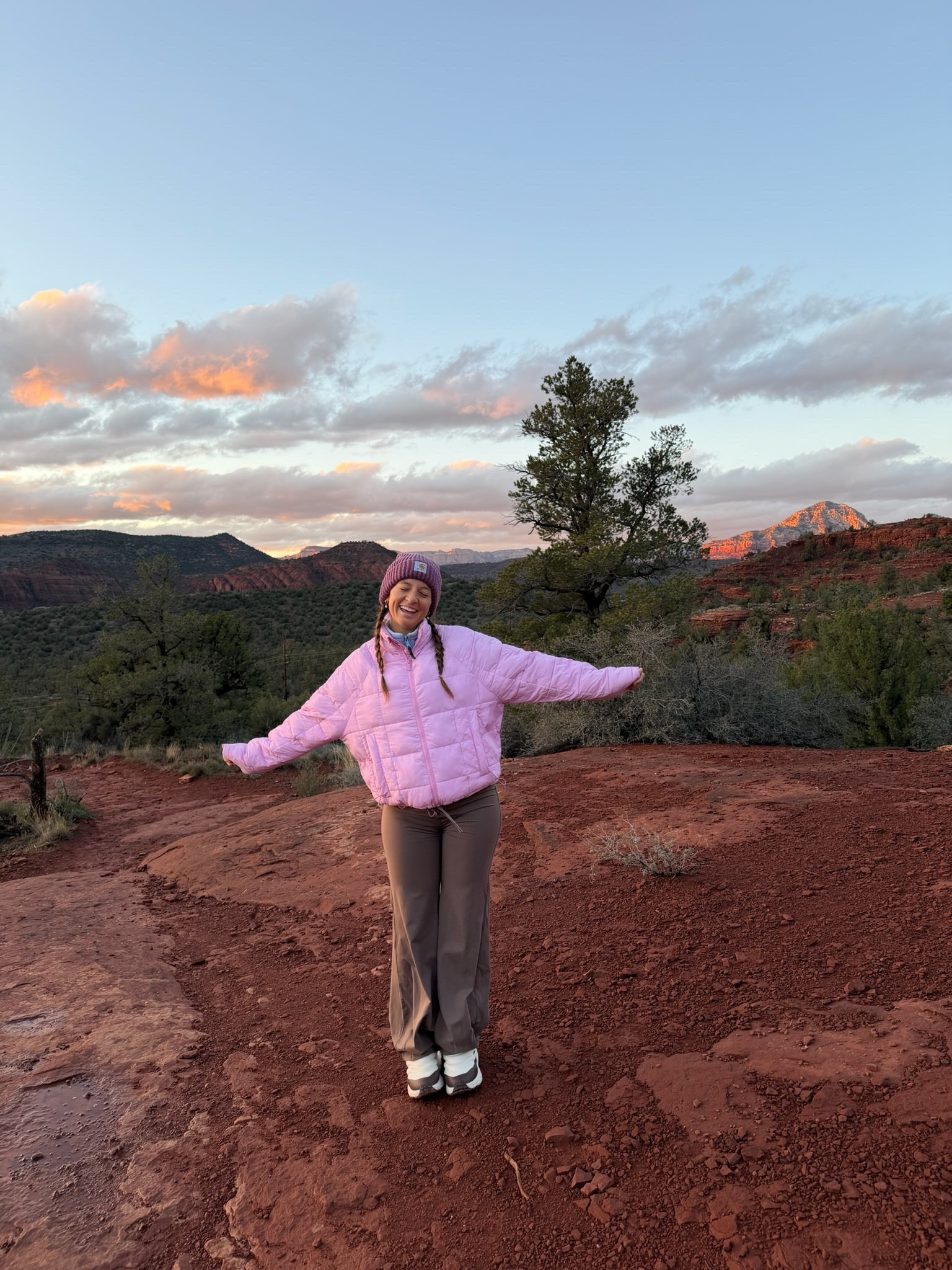 hiking outfit! linking a similar beanie 

#LTKootd #LTKActive #LTKTravel