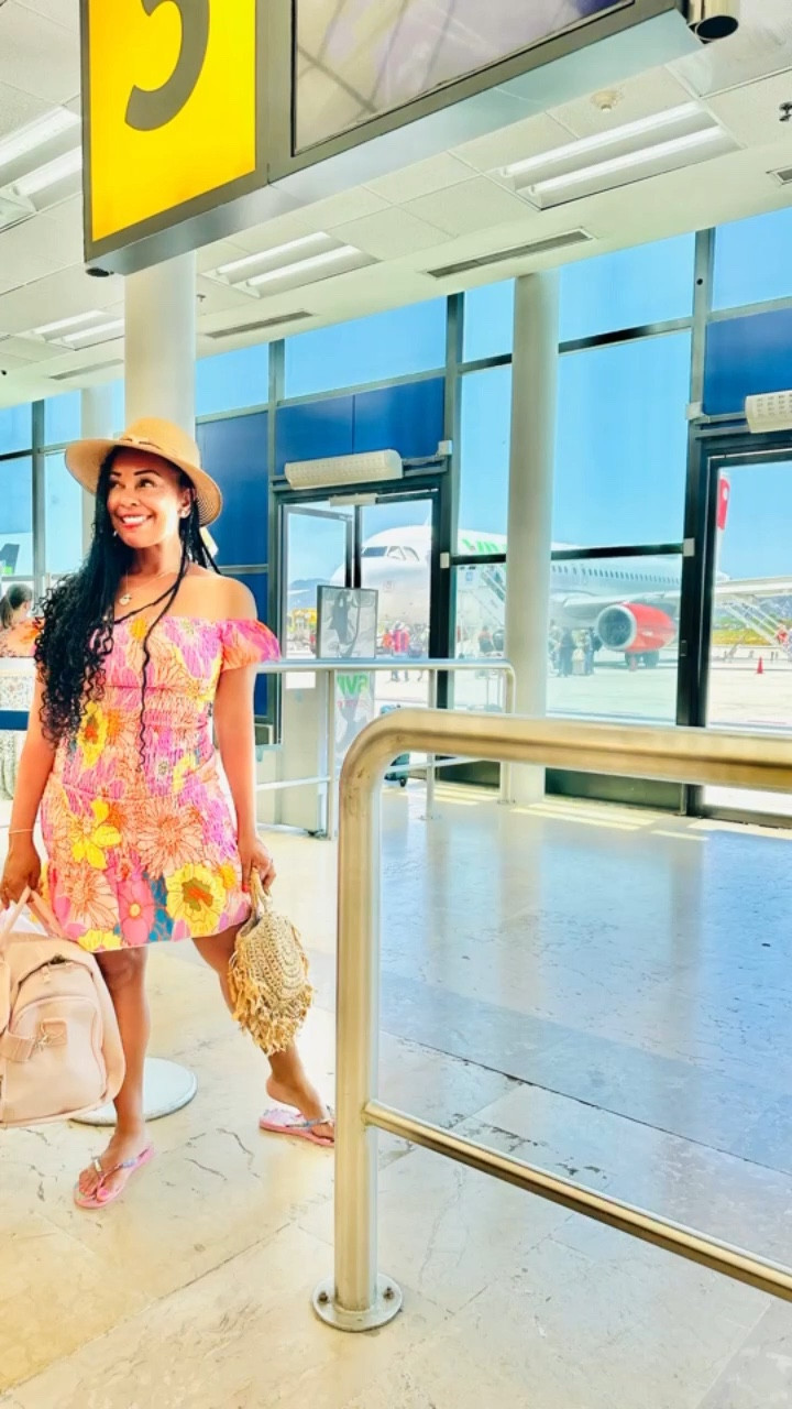 Carryon Garment Bag converts into a stylish duffle purse! 

#LTKunder100 #LTKtravel #LTKitbag