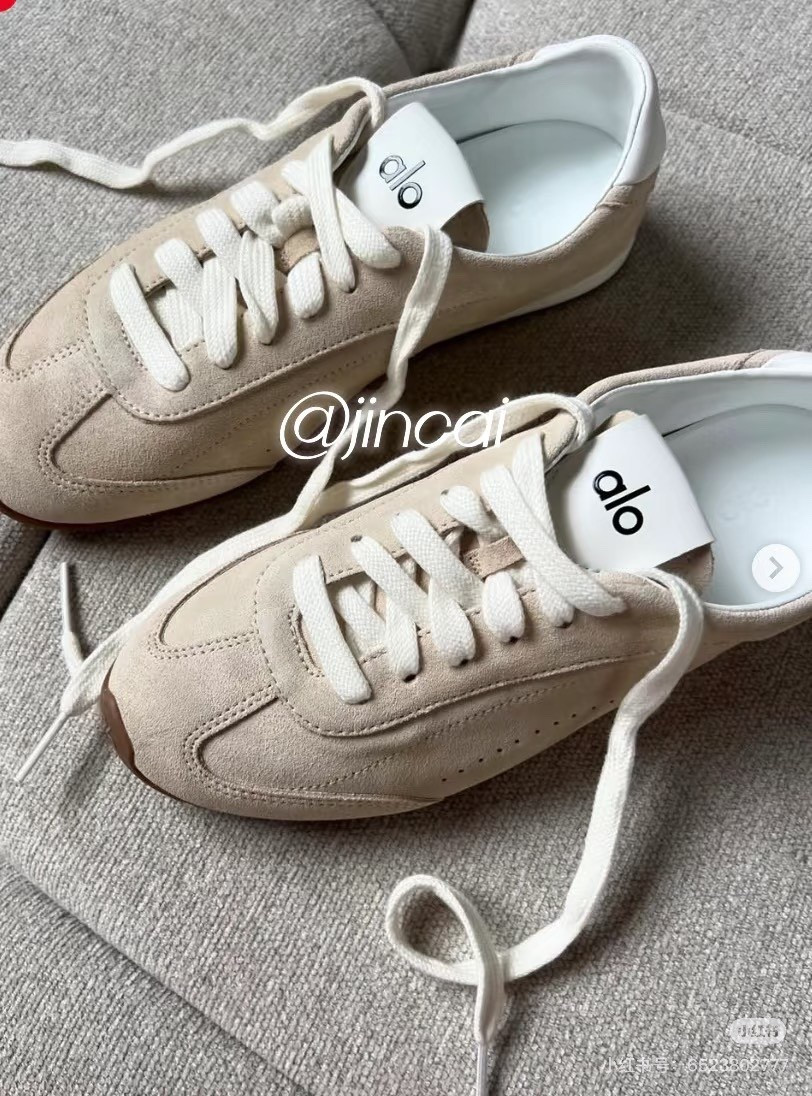 Neutral, minimal, and effortlessly chic ✨
Just got my hands on the new alo German trainers and I’m obsessed 🤍
The perfect blend of sporty & stylish – easy to pair with everything from wide-leg trousers to biker shorts.
Super soft suede, comfy insole, and that creamy beige tone? Chef’s kiss.
If you’re looking for that “quiet luxury” vibe in sneakers, this is it.

🛒 Linked it all for you on LTK!

#alo #alooutfits #germantrainers #neutralstyle #ltkfinds #ltkshoecrush #quietluxury

#LTKcanada #LTKfitness #LTKtravel