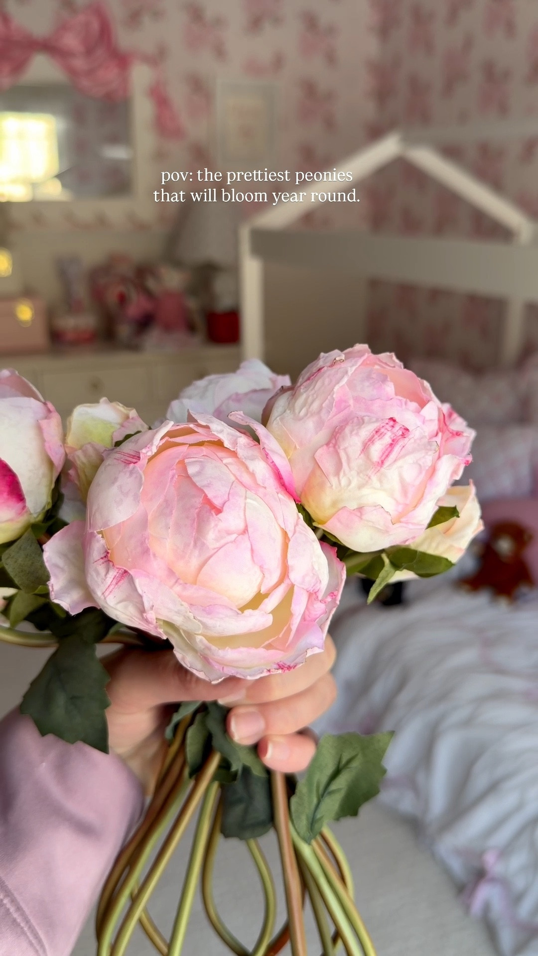 The prettiest peonies that will bloom year round. 🌸✨🎀



Comment PEONY for the details, they are very realistic and can be shaped/bend. Couldn’t be more impressed.   

#LTKHome #LTKSeasonal