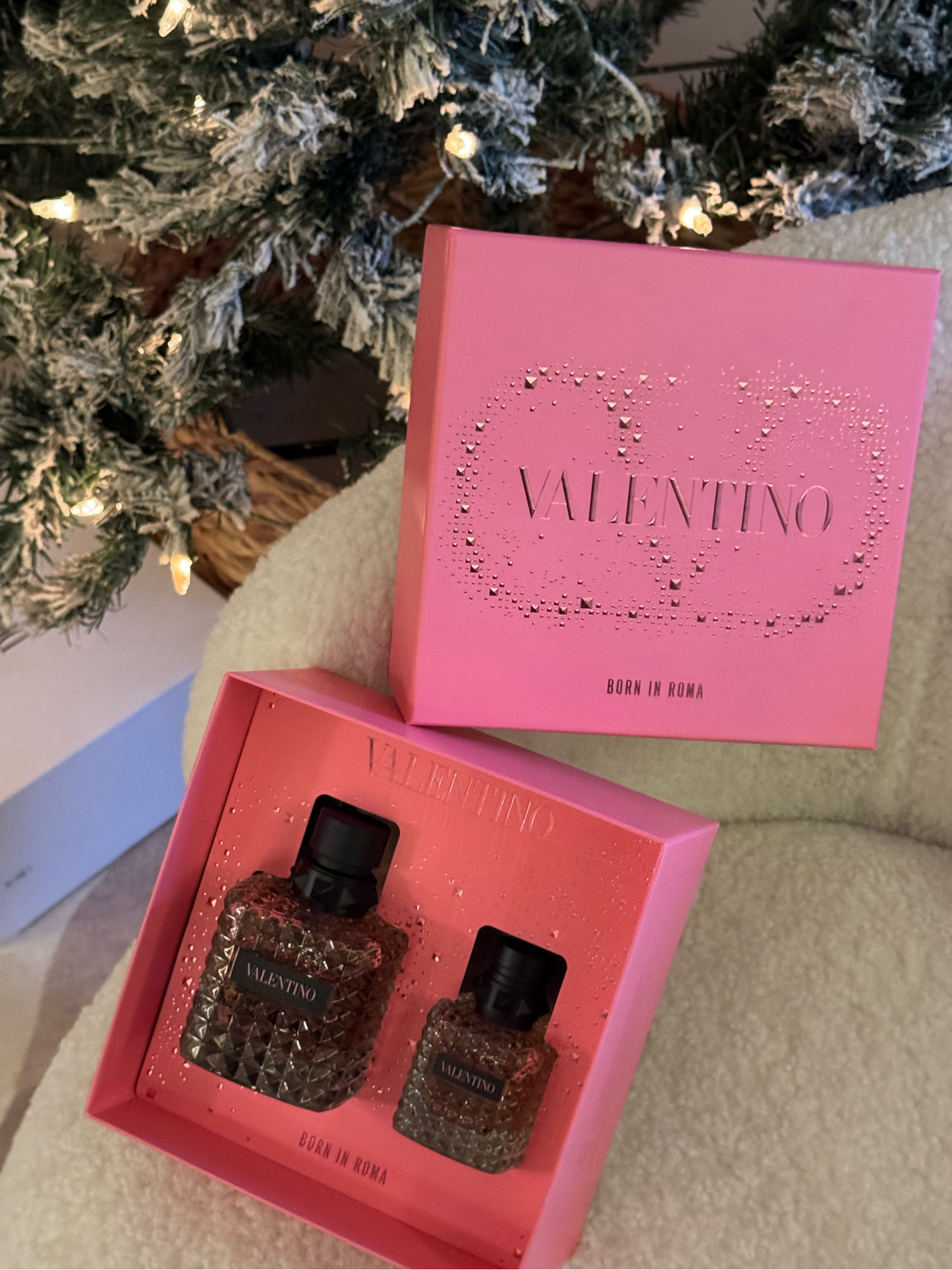 Perfect gift for a perfume lover, obsessed with Valentino Beauty 💕


#LTKCyberWeek #LTKHoliday #LTKGiftGuide