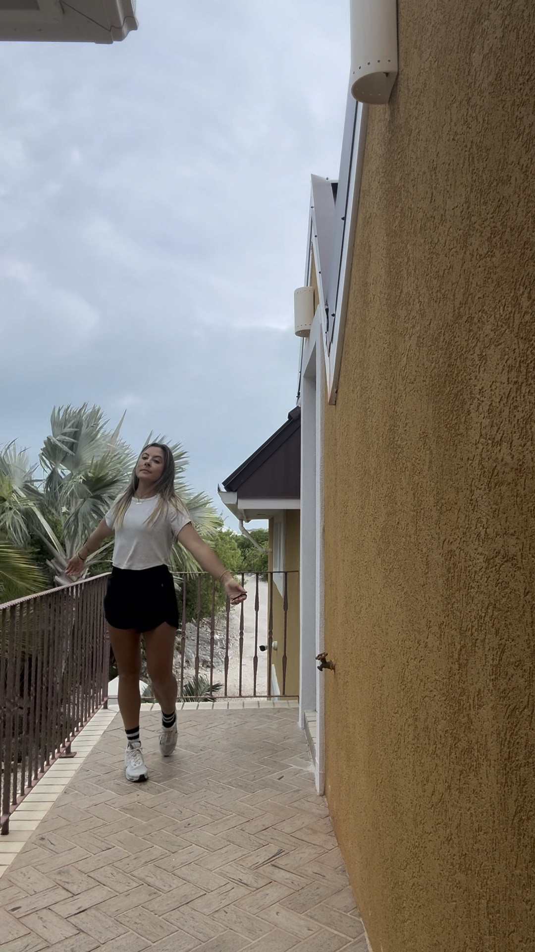 Active wear.
Sporty travel outfit. 
Workout/running outfit  

#LTKShoeCrush #LTKTravel #LTKActive