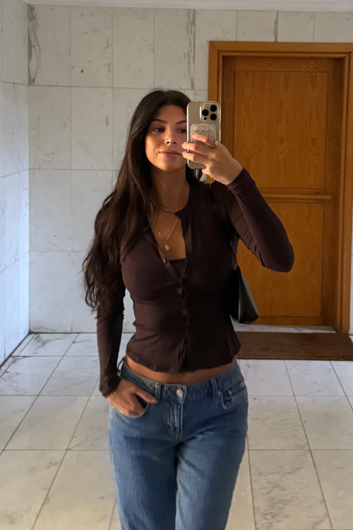 Your casual quick fit of the day..🤍🐻💌
.
.
#LTK #OOTD #Fallfit #browntop #Jeans #denim 

#LTKU #LTKFindsUnder100 #LTKStyleTip