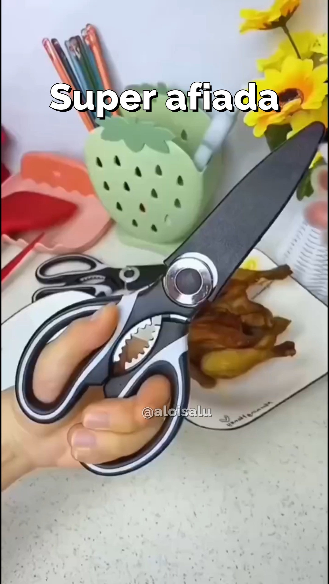 ✨ Mais praticidade na cozinha
Essa tesoura multiuso é um daqueles itens simples que transformam a rotina 🍳
Versátil e funcional, ela facilita o preparo dos alimentos, tornando o dia a dia mais leve, rápido e organizado.
💛 Ideal para:
 ✔️ Cortes rápidos e precisos
 ✔️ Uso diário
 ✔️ Quem busca praticidade na cozinha
Um utensílio essencial para quem valoriza funcionalidade e eficiência no dia a dia ✨
👉 Separei opções para facilitar sua rotina na cozinha.
#CozinhaPratica #DicasDeCozinha #UtensiliosDeCozinha #VidaPratica #FacilNaCozinha #Organizacao #DicasParaCasa #aloisalu#Amazon
 

 #LTKpromo #LTKhome #LTKdicadeestilo