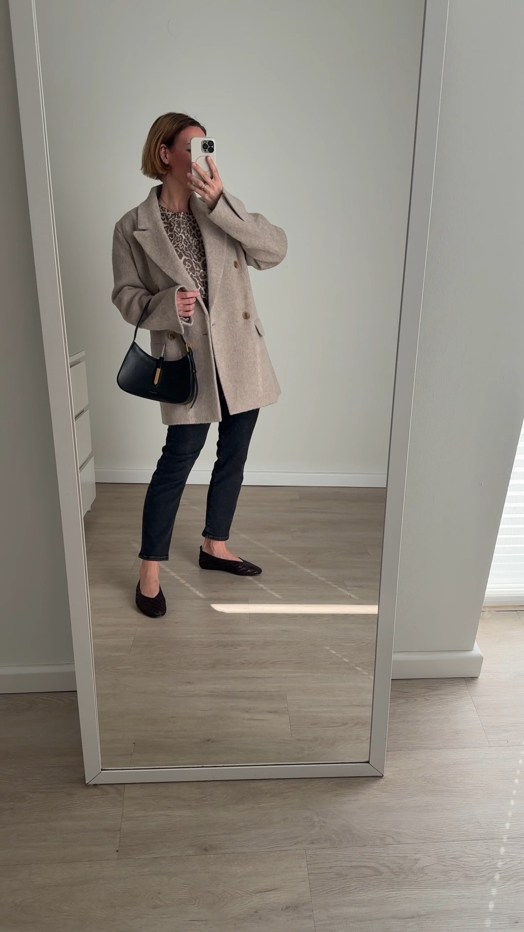 Obersize Blazer, Straight Leg Denim , Leopard Shirt & Ballerinas
-
Armedangels Code:
SETTE_15 bis 13. Juli
-
#jeans

#LTKFashionMonth 

#LTKspring