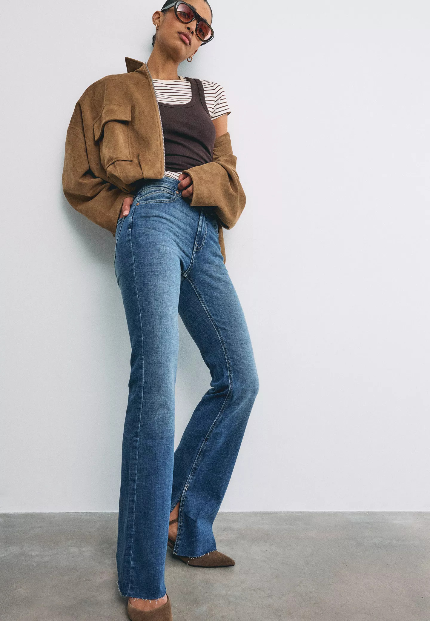 D74 bell bottom jeans with split - Women's Jeans | Stradivarius United Kingdom | Stradivarius (UK)