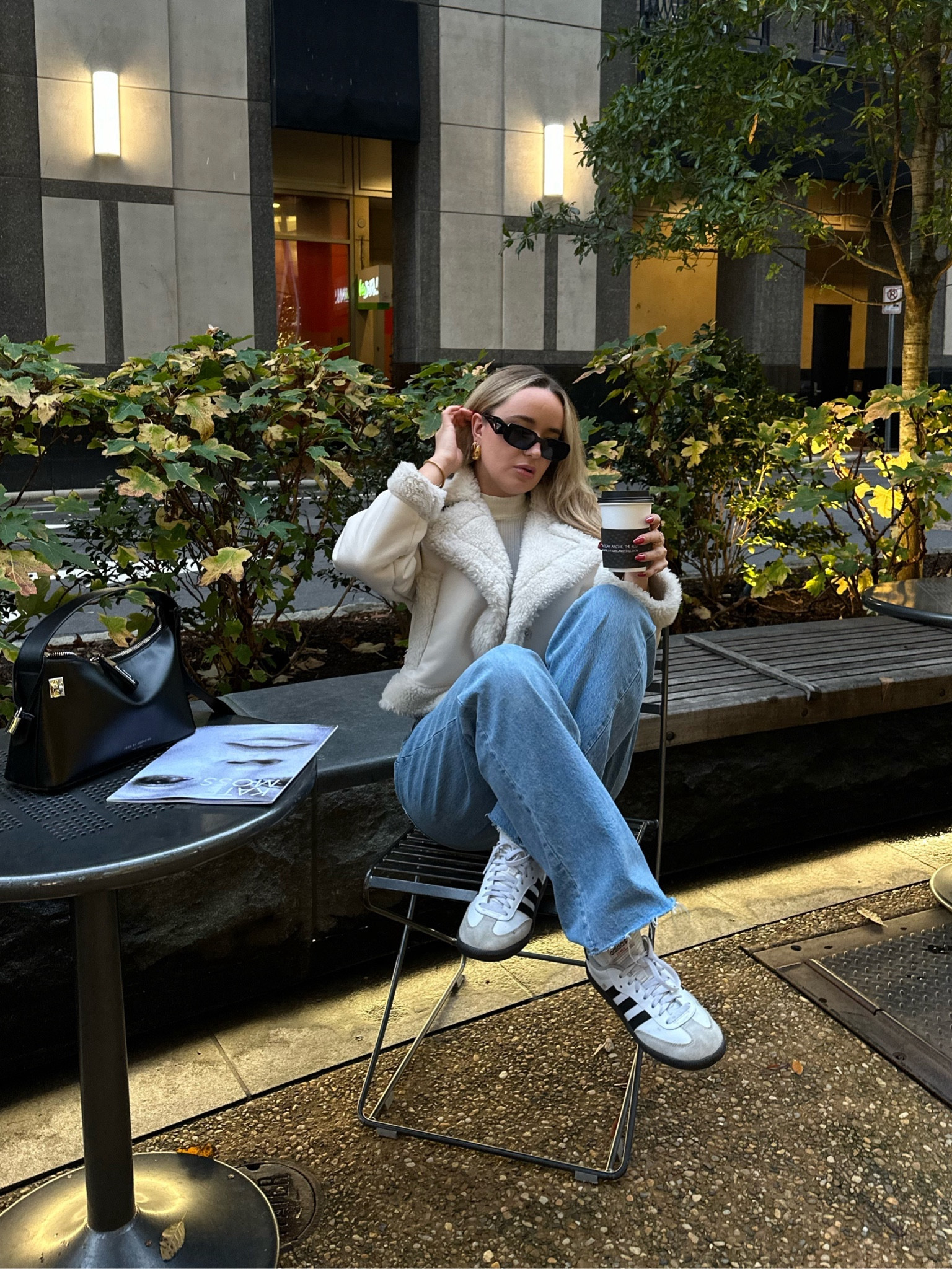 Been my go to easy + cozy outfit ☕️


Comfy outfit, cozy outfit, winter outfits, low rise jeans outfit, Abercrombie jeans, 90s baggy low rise jean

#LTKfindsunder100