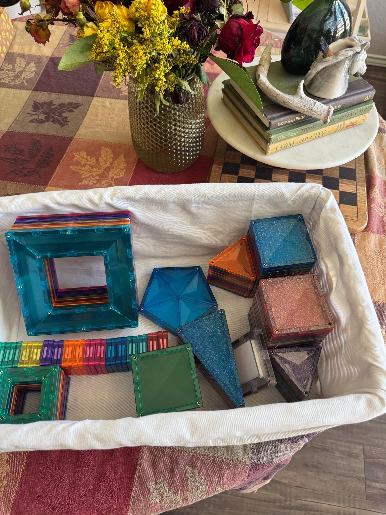 thrifted storage just hits different 🧺🌈
added our new Connetix sets to this cozy basket + it’s already inviting so much play ✨
#openendedplay
#playroominspo
#toyrotation
#montessoritoddler
#cozymomvibes
