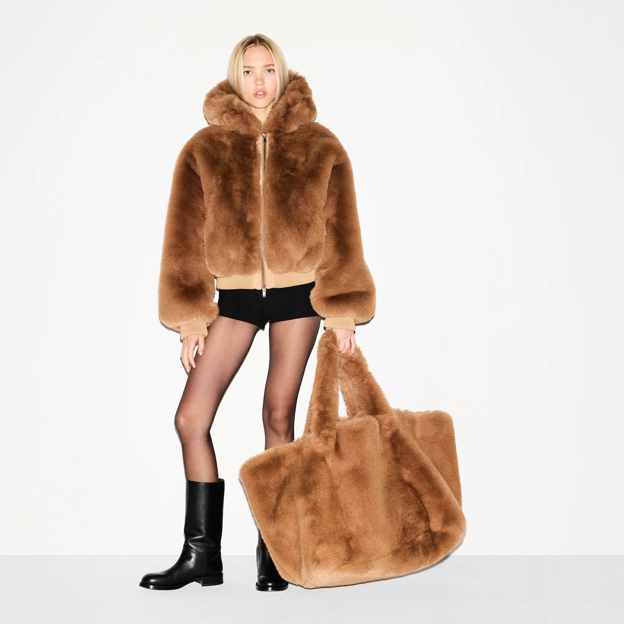 SKIMS Jumbo Tote | Medium Neutral | Faux Fur | SKIMS (US)