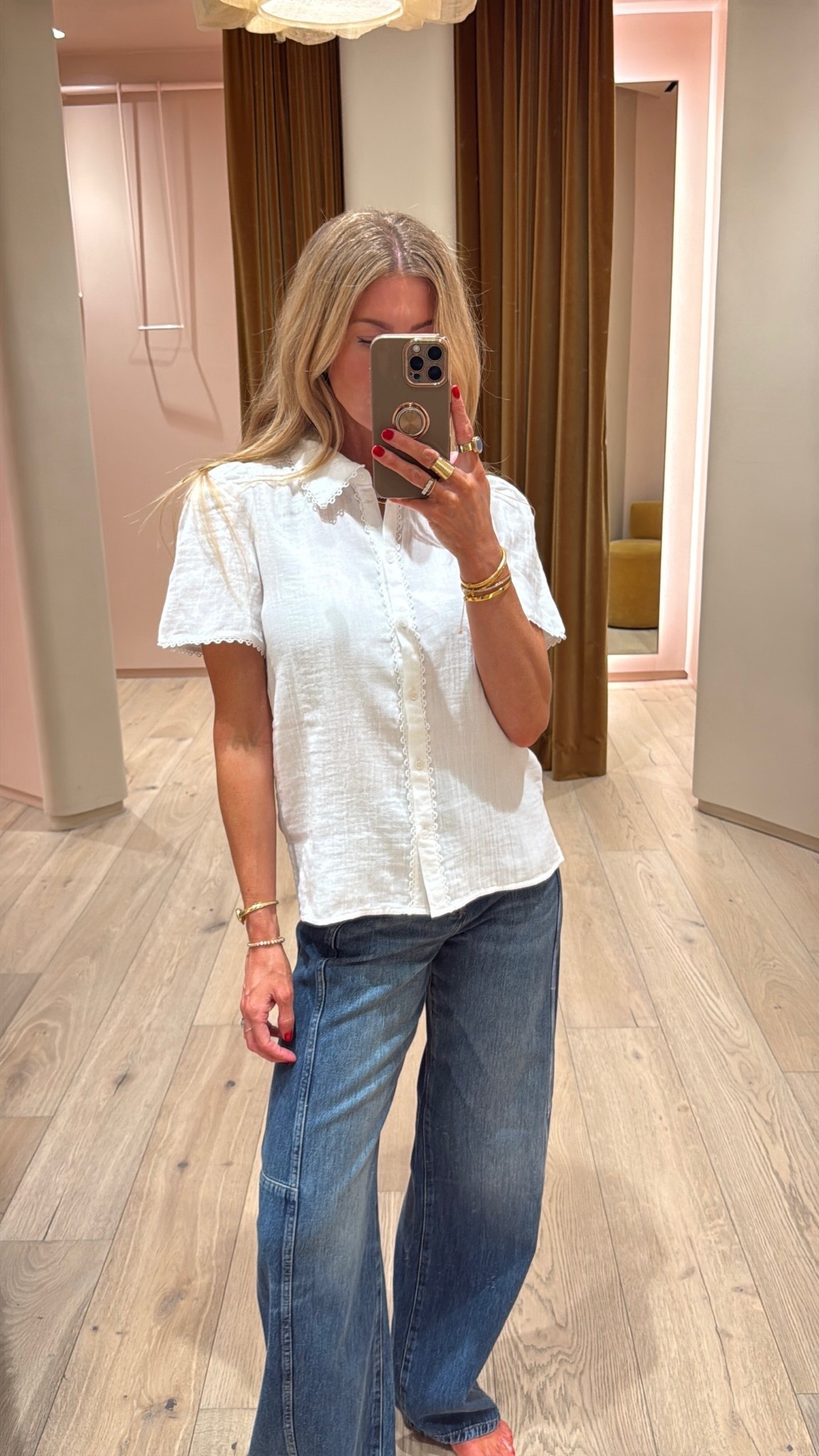 White button up blouse! 
Runs TTS, wearing size small. 

#LTKMothersDay #LTKSeasonal #LTKootd