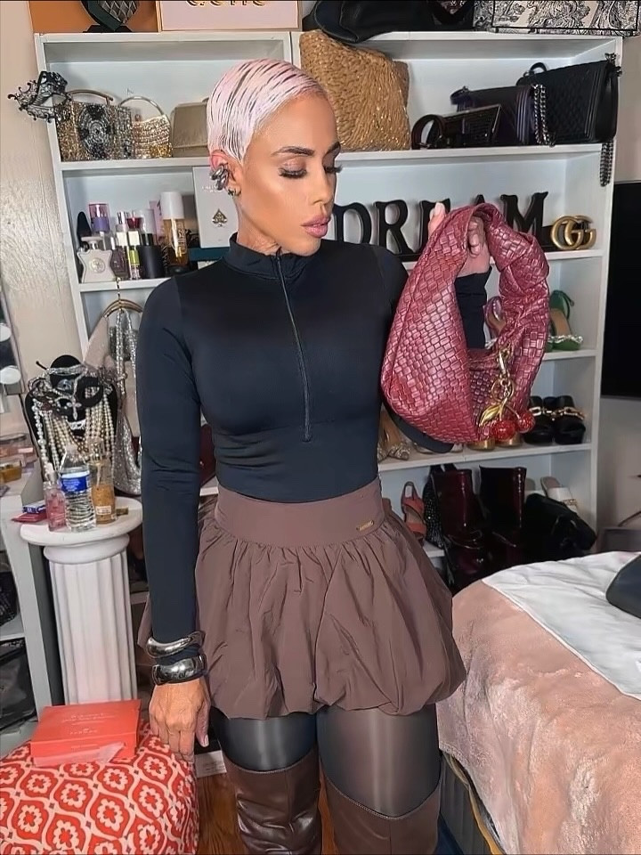 Snatched & on sale. 🔥
This FeelinGirl tummy-control bodysuit is smoothing, sculpting, and now up to 70% OFF for their Anniversary Sale!

✨ Core: @feelingirlofficial bodysuit (tummy control, SALE!)
🤎  Contrast: bubble skirt
🔥 Confidence: thigh-high boots & bold energy

🛍️ Shop the sale through my link + use code Katherine for an extra 10% OFF. Don’t wait — pieces are flying.

#Feelingirl #ShapewearStyle #OOTD #KatesEssentials #SnatchedLook #katesessentials #FeelingirlShapewearWithYou #FYP