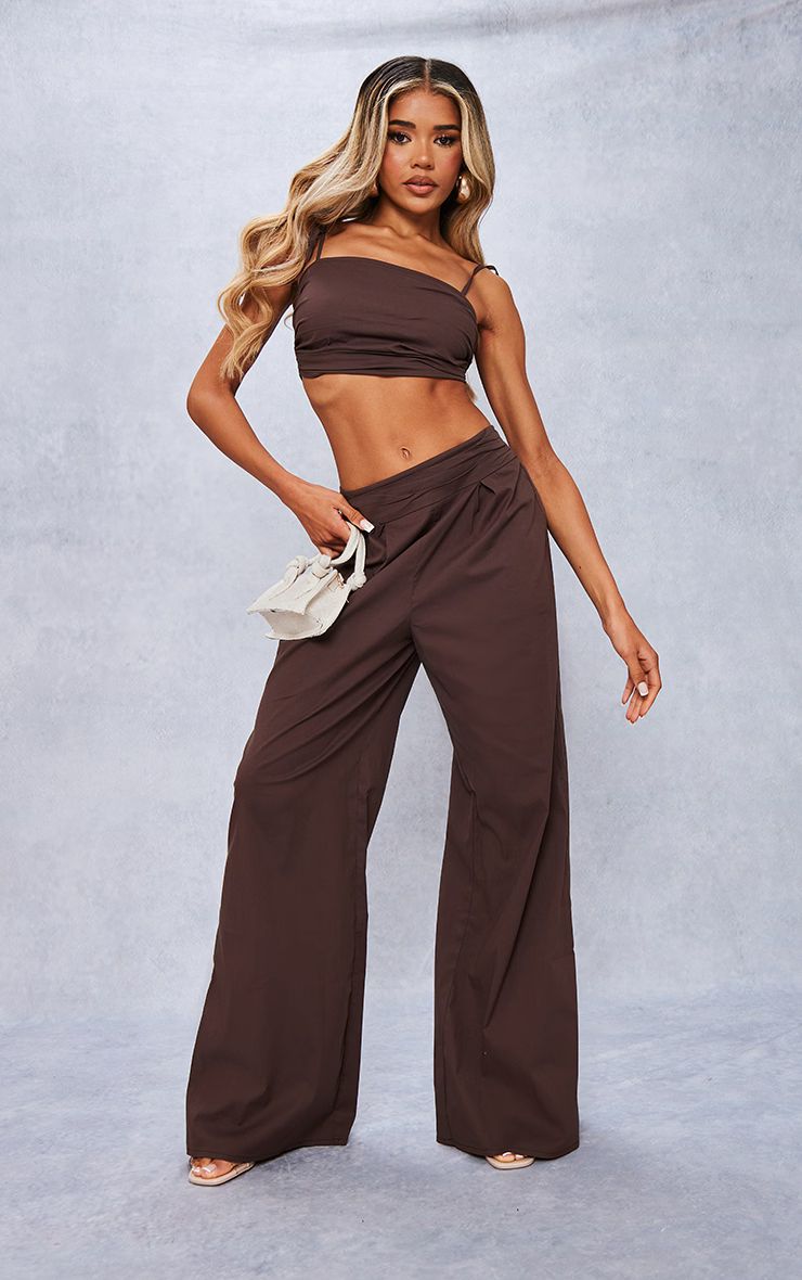 Dark Brown Pleated Waistband Extreme Wide Leg Pants | PrettyLittleThing US