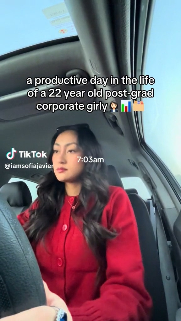 another dat another dollar!! busy bee today🐝🐝 

 

#LTKSeasonal #LTKStyleTip #LTKWorkwear