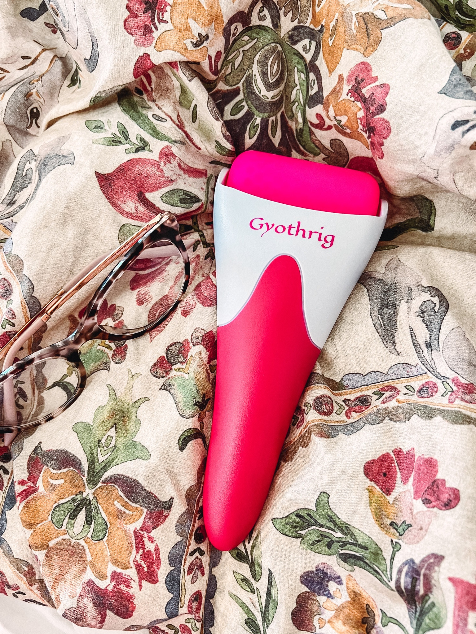 Ice roller 
#iceroller #amazon 

#LTKGiftGuide #LTKunder50 #LTKbeauty