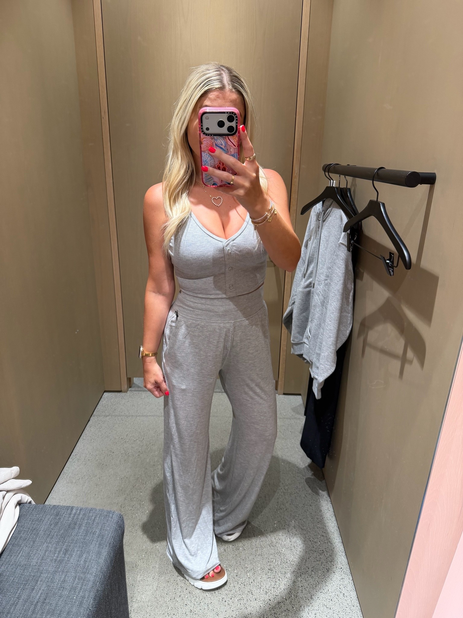 @Alo Yoga outfit 
Small tank 
Xs pants 
Sandals tts