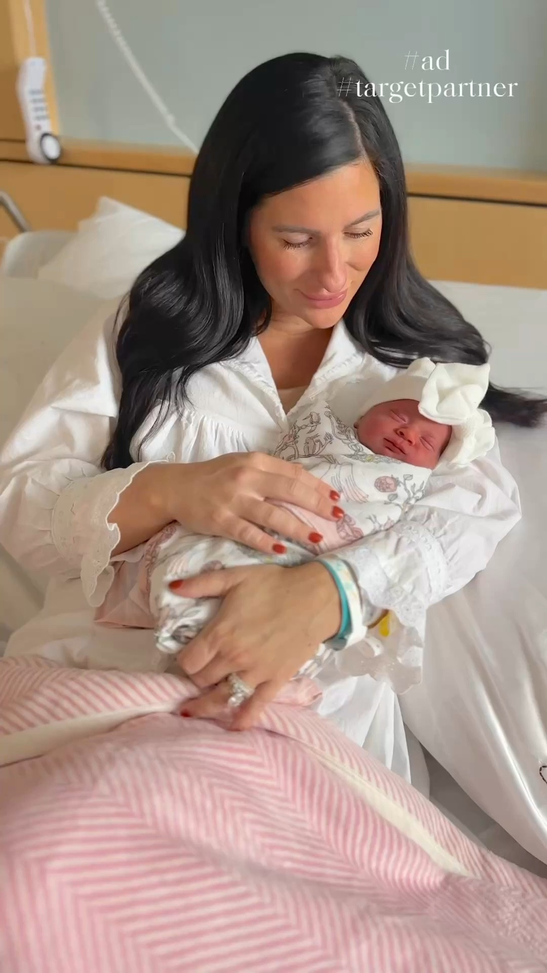  #ad Welcome to the world, Merritt. So blessed to have another baby girl join our family. The last few weeks have just been the sweetest. I have once again made the decision to exclusively formula feed, just like I did with Margot. I had a great experience last time with Margot, and am once again hoping for the same. I feel that exclusively formula feeding has proven to be the best decision for my mental health, our family, lifestyle, and for my babies. With Merritt we use Enfamil NeuroPro formula. We also used Enfamil formula with Margot as well, and she has thrived! Enfamil NeuroPro has nutrition for brain building & immune support inspired by breast milk. We pick ours up at @target on our Target runs. #Enfamil #targetpartner #target