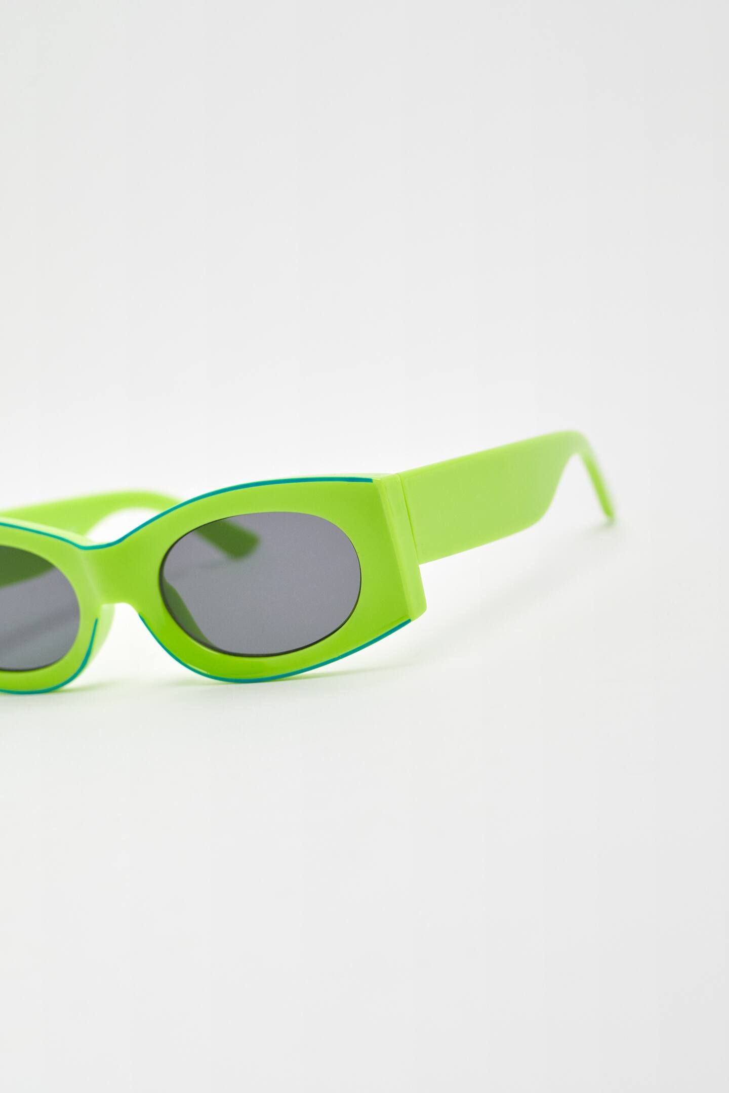Retro coloured sunglasses | PULL and BEAR UK