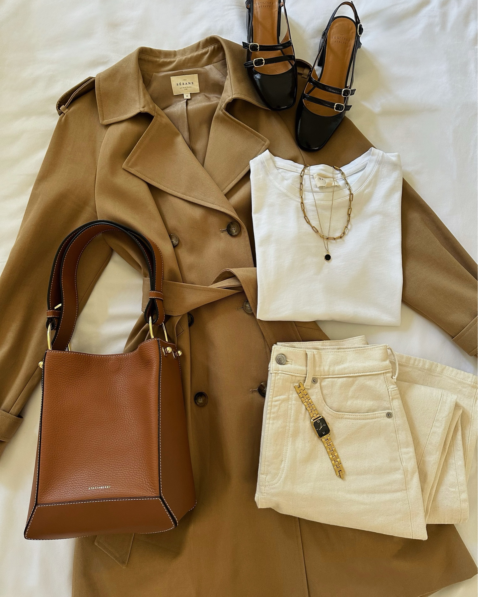 Classic chic outfit, denim, trench coat, fall outfit, fall fashion, transitional outfits



#LTKSeasonal #LTKStyleTip #LTKFindsUnder100
