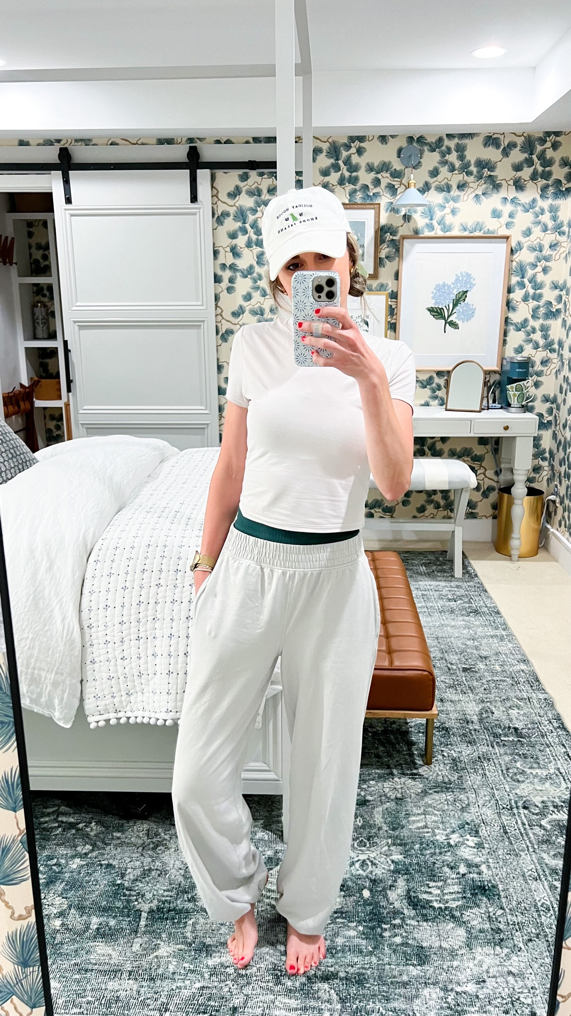 The beeeeest lightweight & cozy sweats. Gathered around the ankles & I pair them with high waisted running shorts. 

Shorts: XS/S
Shirt: XS
Sweat set: XS


#LTKFindsUnder100 #LTKStyleTip #LTKActive