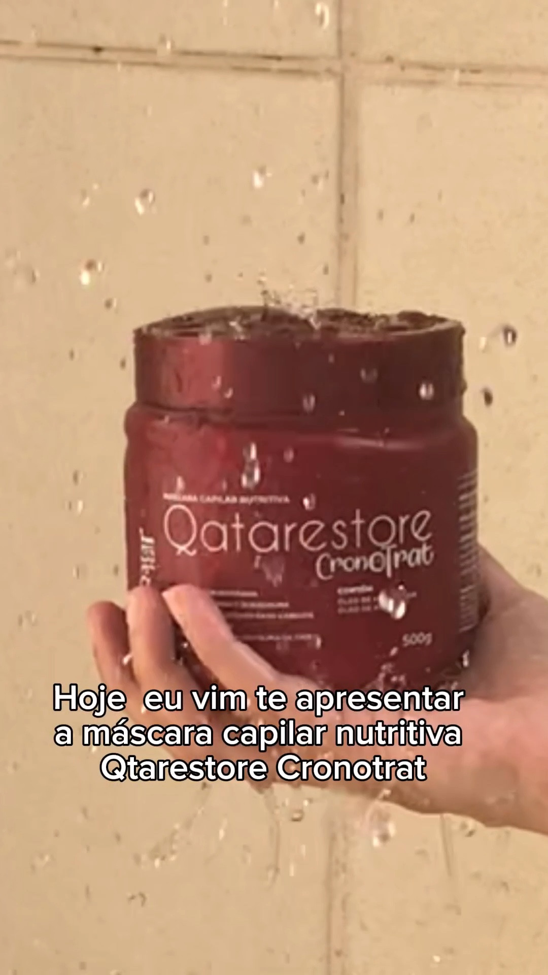 Hoje eu vim te apresentar um produto super incrível para você que sofre com pontas duplas e frizz e precisa devolver a maciez para os seus fios .

A máscara Qtarestore Cronotrat é perfeita para você incluir no seu cronograma capilar , pois além de todos esses benefícios ela repor a massa capilar perdida pelas agressões químicas , combatendo a porosidade e o ressecamento.

O link para você adquirir se encontra nos stories e também nos destaques.

#cabelo #cabelosaudavel #cronogramacapilar #troiahair 


#LTKbeauty #LTKsalealert #LTKVideo