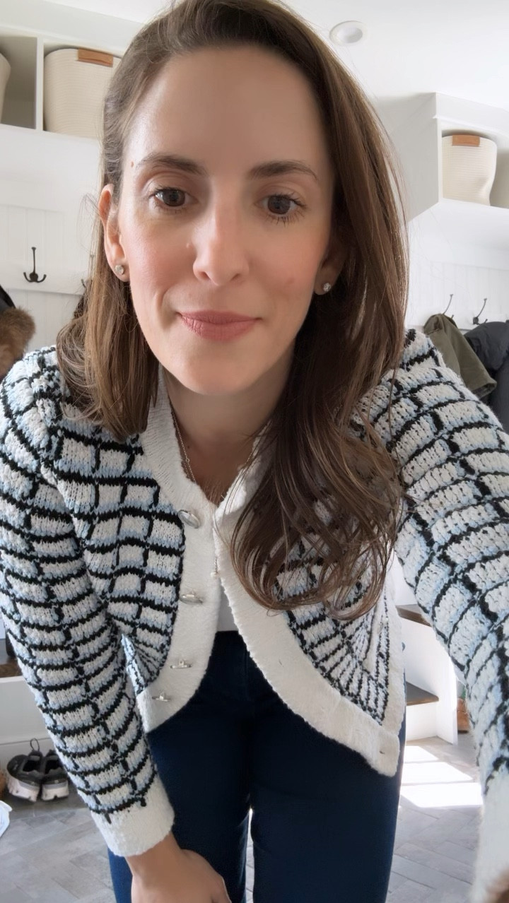 Uniform dressing- do you do it? 💙 Right now my uniform is either a button up shirt or a lady jacket sweater like this! 
This Veronica Beard sweater jacket runs TTS for my blazer size. I love these bodysuits because they are more like a tee than skin tight but stay tucked in and smooth! 