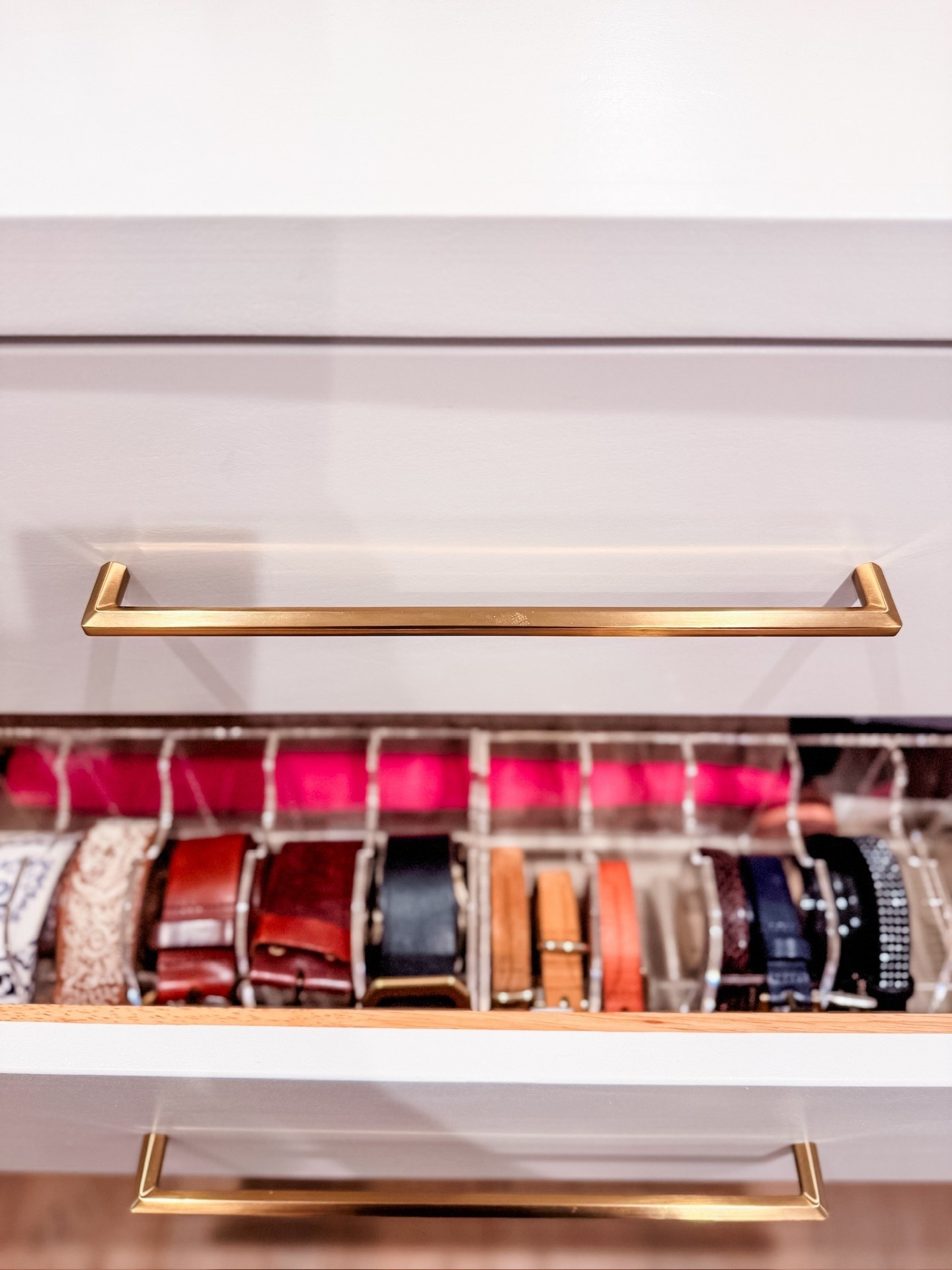 Closet dreams unlocked!

We gave our client’s drawers the LUXE EDIT treatment, and now every belt, legging, and layer has a perfectly organized home. 😍 Color-coordinated, streamlined, and oh-so-satisfying! 

Luxe Edit Collab with @the_styleriot