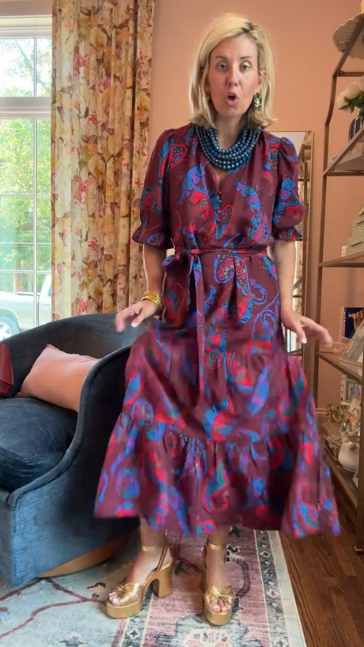 Gorgeous color combo in this dress!! I’m in xs dress and 8 heels tts.