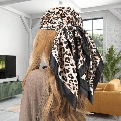 1pc Women's Leopard Print 90cm Square Silk Bandana, Fashion Versatile Headbandana/Neck Bandana/Beach Wrap, Summer | SHEIN
