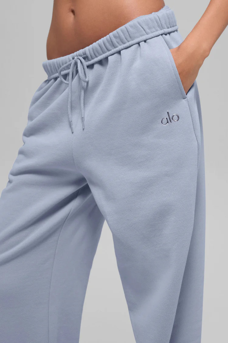 Accolade Straight Leg Sweatpant | Alo Yoga (US)