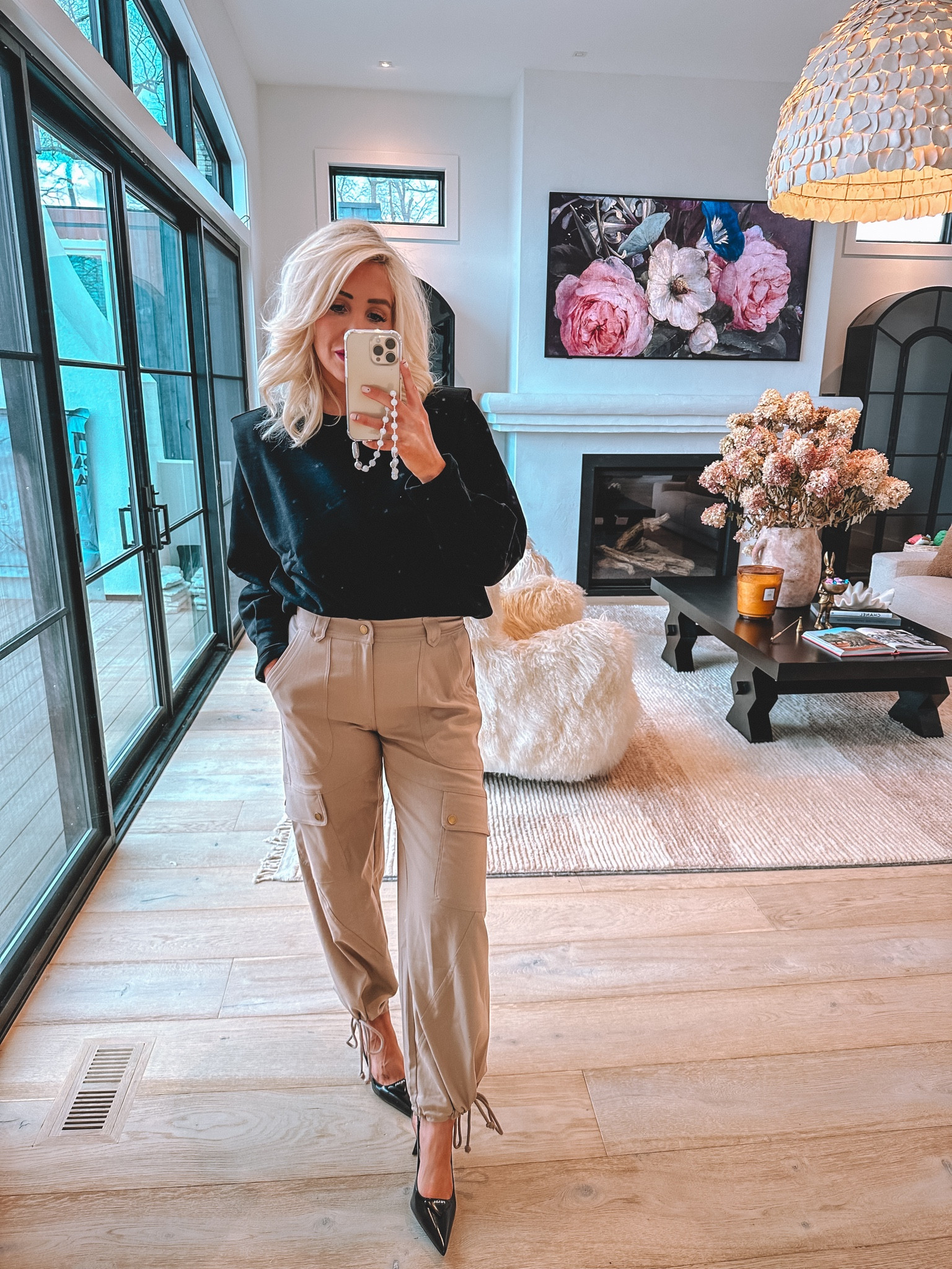 These pants are a must have! 💯😍 wearing a medium for size reference 