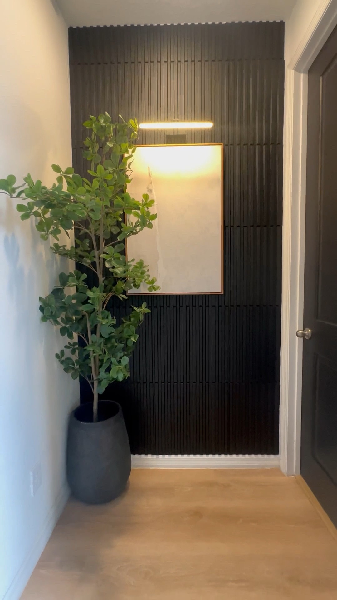 Easy diy fluted wall panels. Available in different colors 🖤




DIY accent wall
Black accent wall
Wall art
Fluted wall