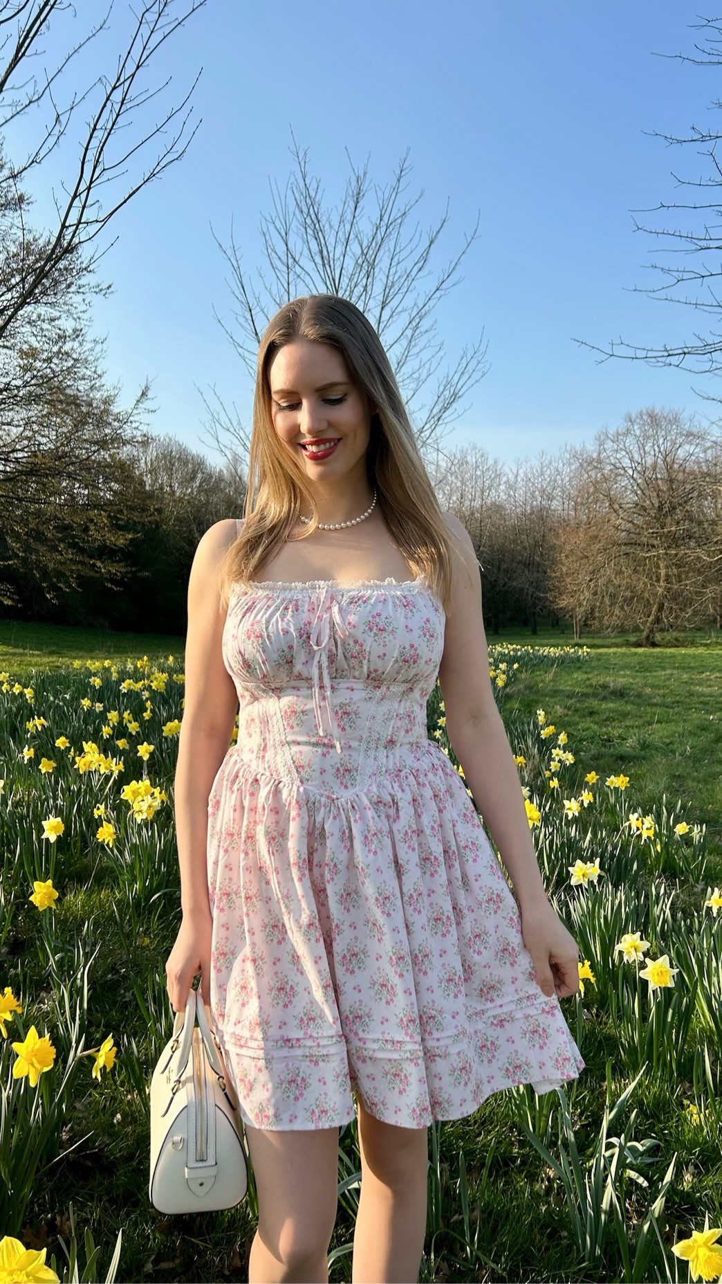 Such happy flowers, they put a smile on my face 🌼💛

And of course the arrival of Spring means time for floral dresses! 🌸🤍
Dress by @scarletdarkness_brand AD 
Bag by @Kate Spade via Secret Sales AD 

#spring #daffodils #floraldress #naturelover #englishcountryside

#LTKstyletip #LTKspring #LTKdresses