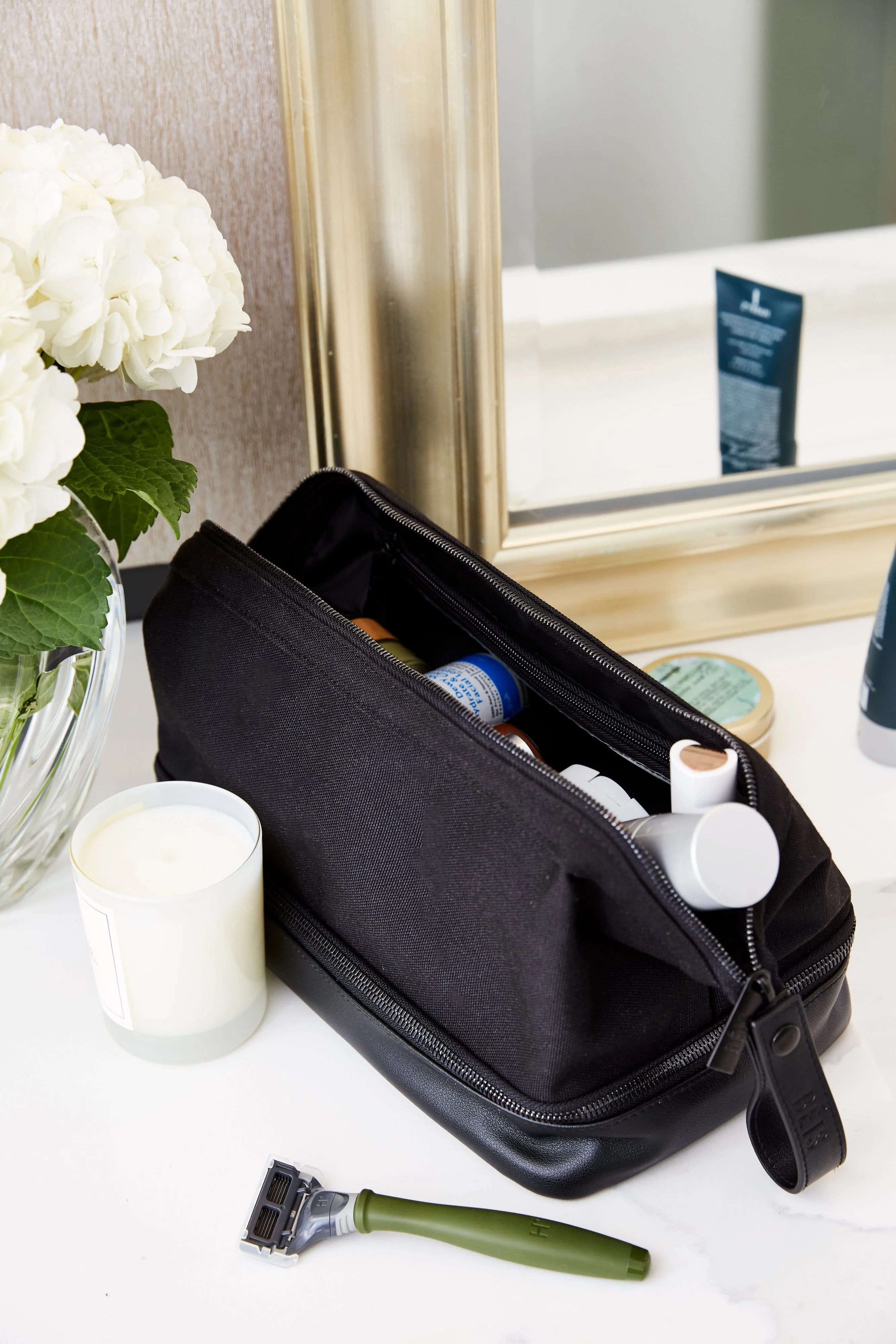 BÉIS 'The Dopp Kit' in Black - Travel Dopp Kit For Toiletries | BÉIS Travel