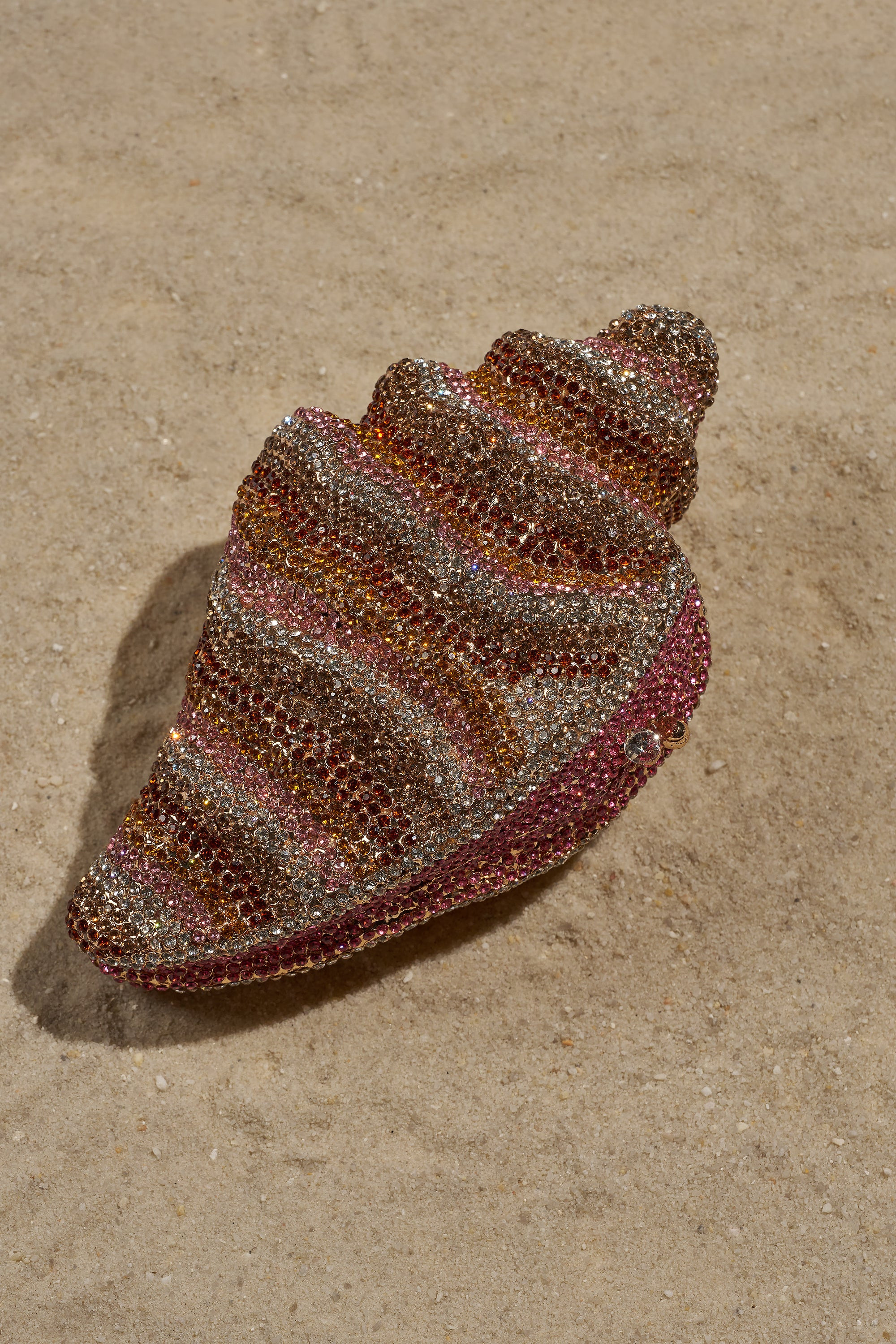 THIS IS MY SHELL BLING CLUTCH | AKIRA