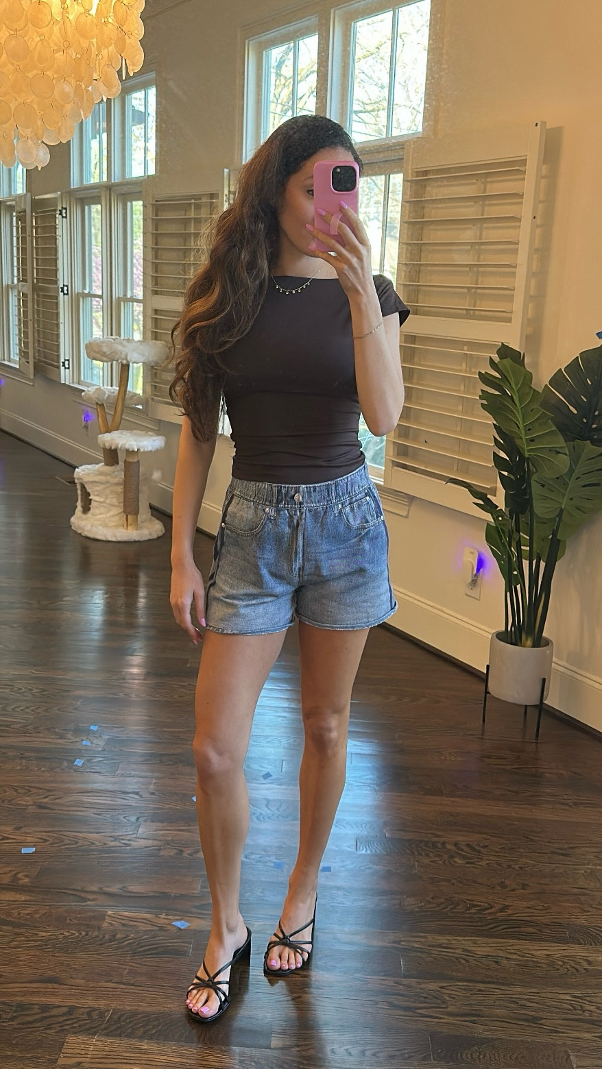 Abercrombie top
Rag & Bone shorts
Kitten heels 

#LTKootd