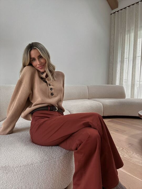 Cozy knits and rich rust hues — fall fashion done right. 🫶🏼 

 #LTKSeasonal #LTKStyleTip