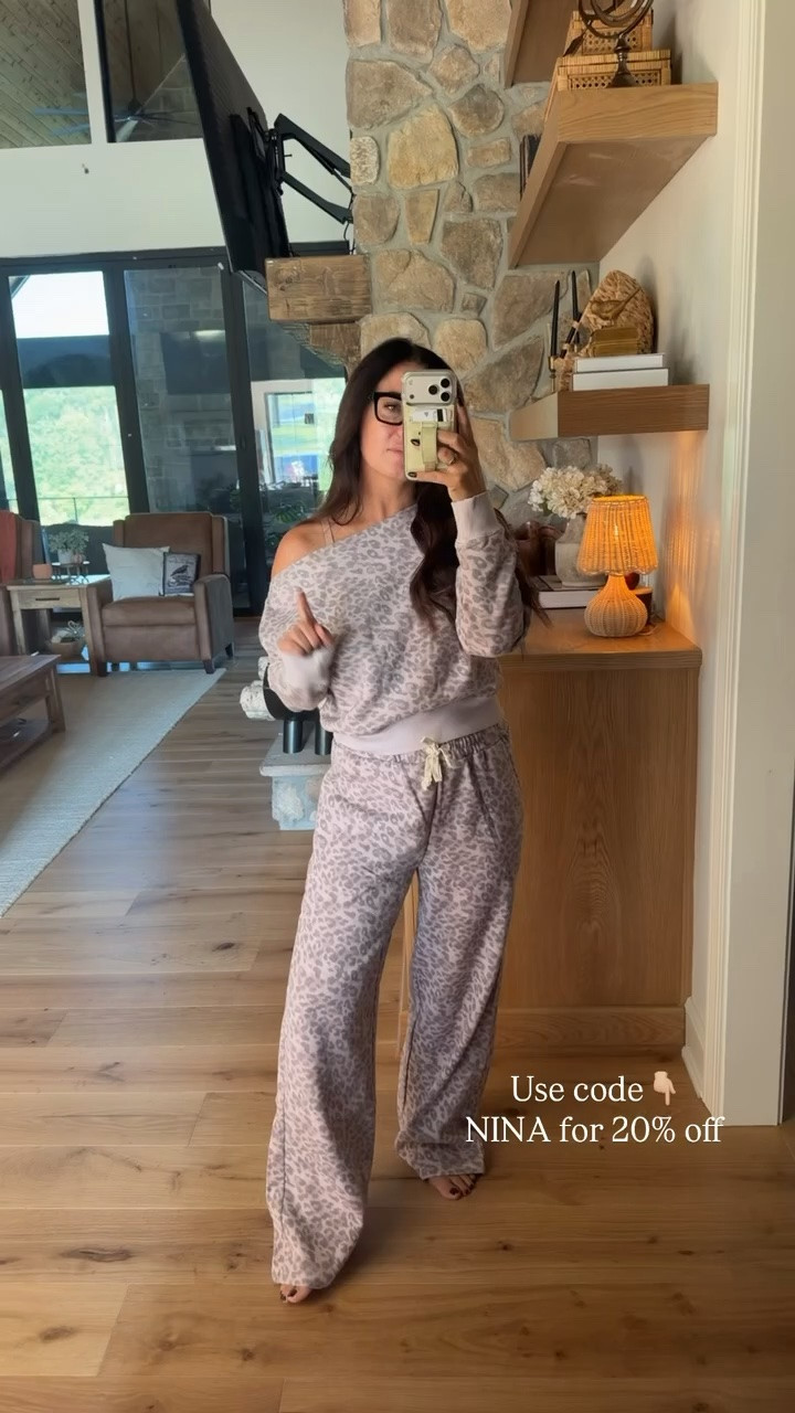 Pink lily camo set!! USE CODE NINA AT CHECKOUT FOR 20% OFF