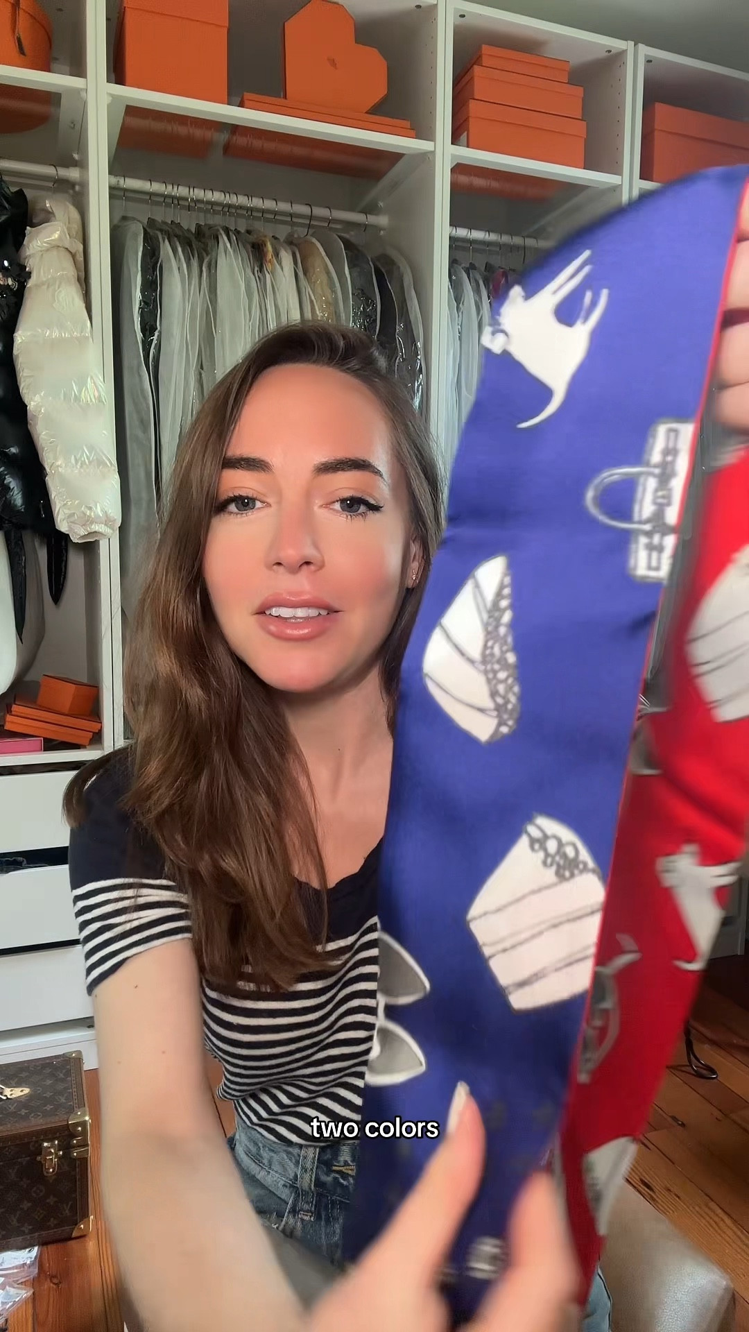 As much as I love an Hermès scarf, they don’t need to be Hermès especially when there are so many other scarf brands creating amazing designs too. These are by CJW and here I am using their CJW Silk Bandana Twilly and the Noodles Silk Twilly. Absolutely love the double face design of the Bandana Twilly (also comes in blue and pink) plus how fun are the noodles in pink with burnt orange at the end? I also like the dimensions of these Twillys. They are both wider and longer than Hermès making them a little easier to use on a bag handle or to wrap around twice on the neck. Let me know if you check them out! #twilly #twillytutorial #scarftutorial #silkscarf #silkscarftutorial