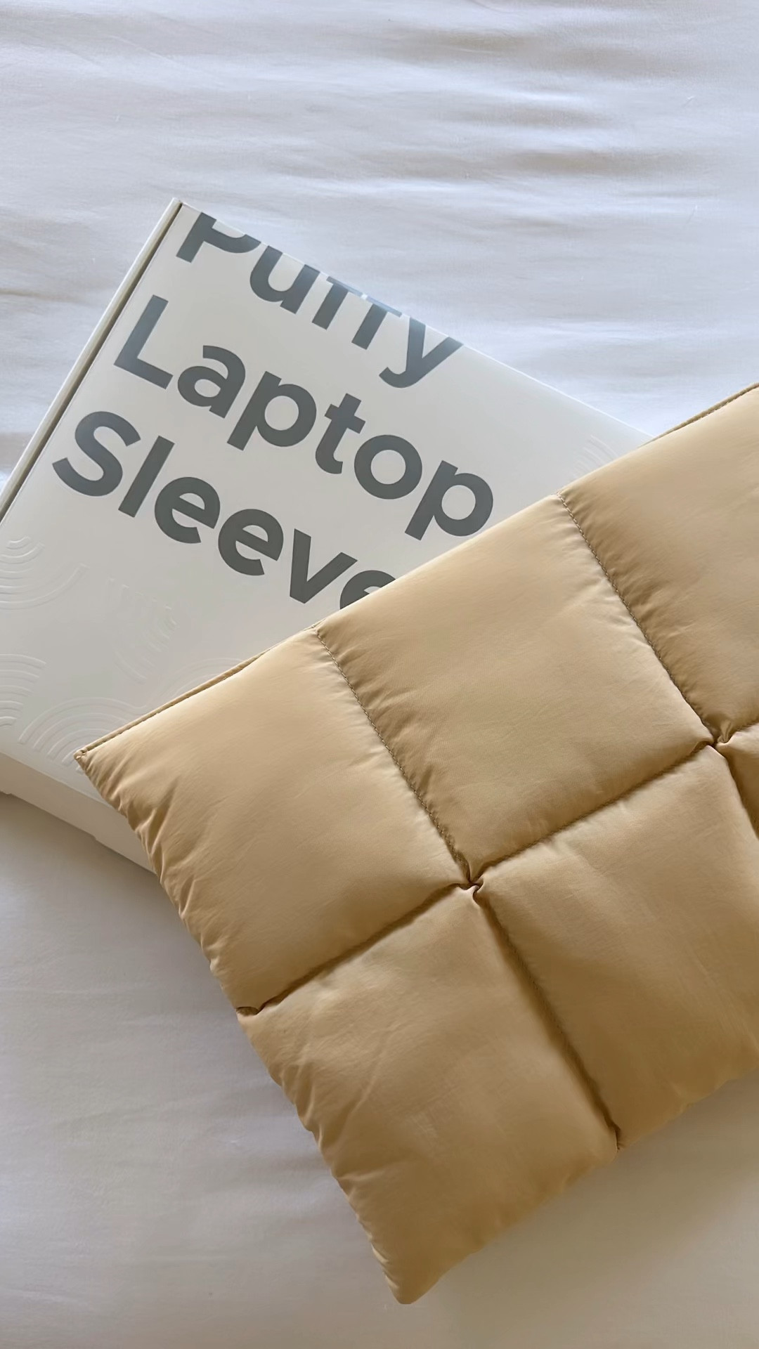 for neutral girlies like meh!!! she screams cute, cozy & aesthetic 👩🏻‍💻 
#macbooksleeves #comfyablelaptopsleeves 

#LTKTravel #LTKFindsUnder50 #LTKGiftGuide